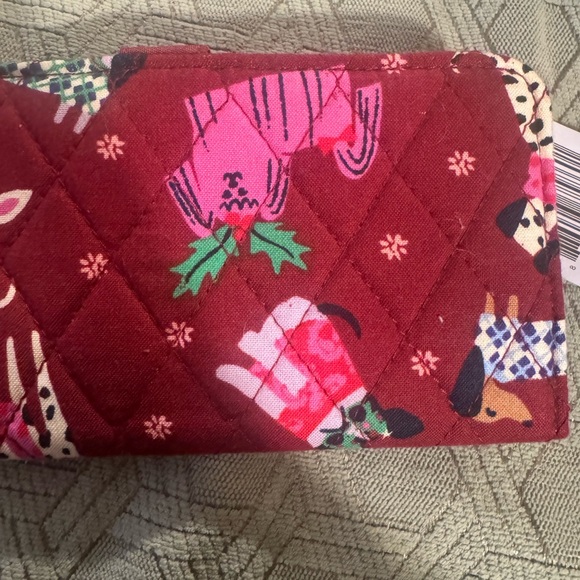 Vera Bradley Essential Cotton Wallet in “Holiday Hounds” new with tags - Picture 3 of 7